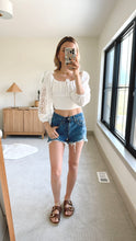 Load image into Gallery viewer, CLEARANCE 50% OFF | Balloon Lace Sleeve Crop
